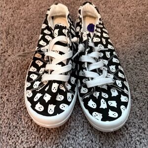Women’s Halloween ghost Black and White Ghost Pattern Shoes 8.5